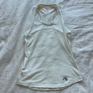Tracksmith horizon tank